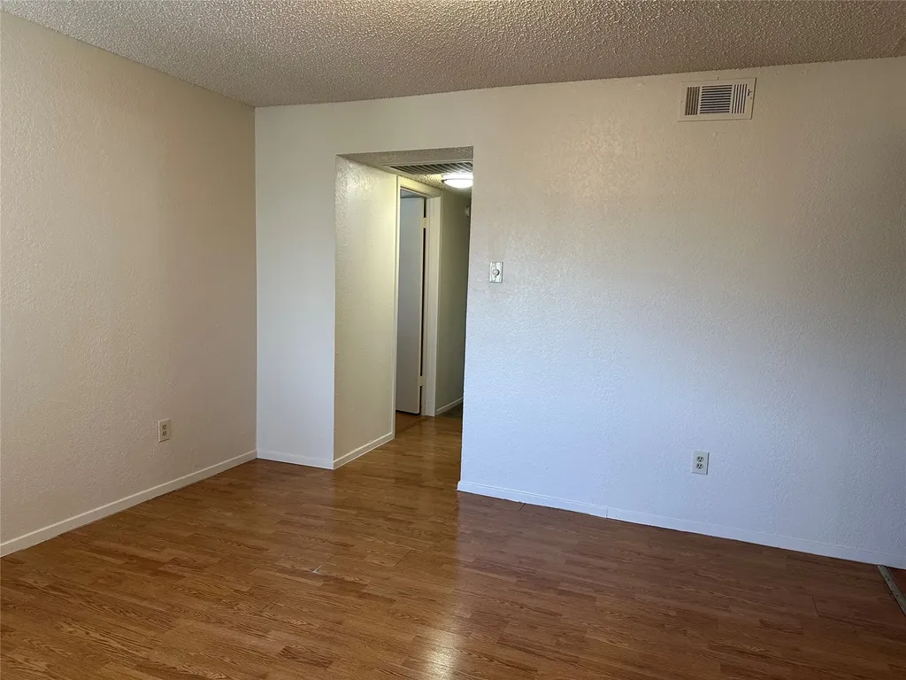 9615 Walnut Street Dallas TX 75243
