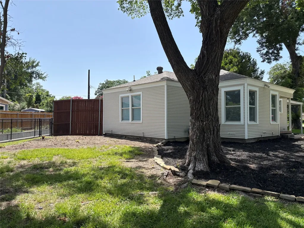 1502 Resistol Road Garland TX 75042