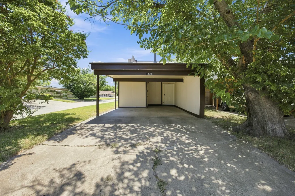 1828 Ridgeview Plaza Mesquite TX 75149