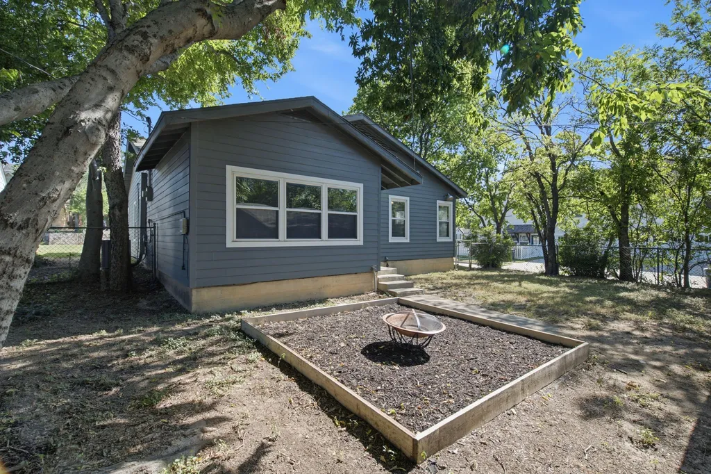 3851 Harley Avenue Fort Worth TX 76107