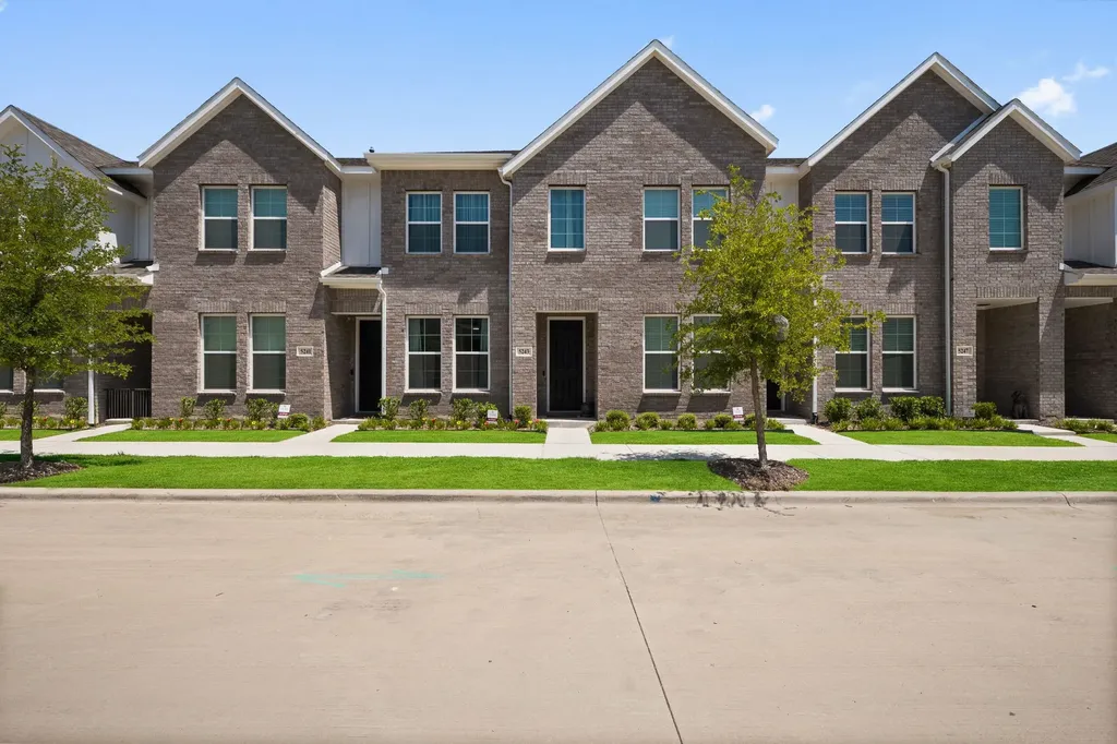 5243 Legacy Street Haltom City TX 76117