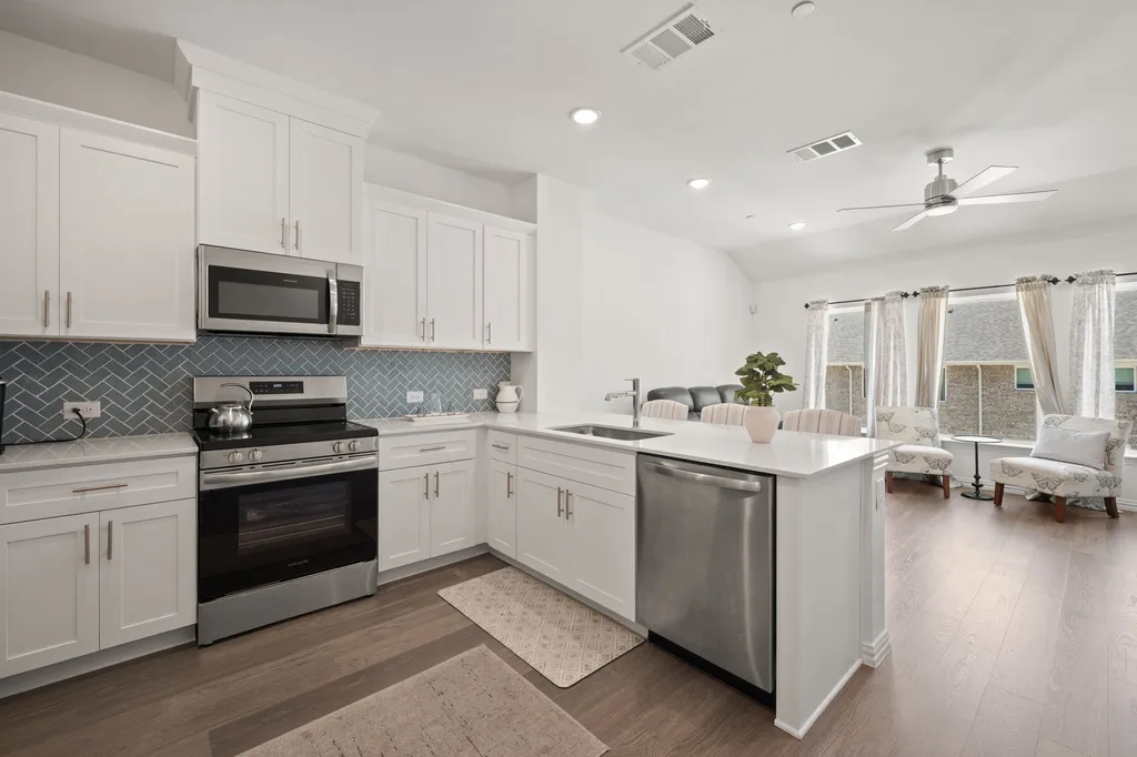5243 Legacy Street Haltom City TX 76117