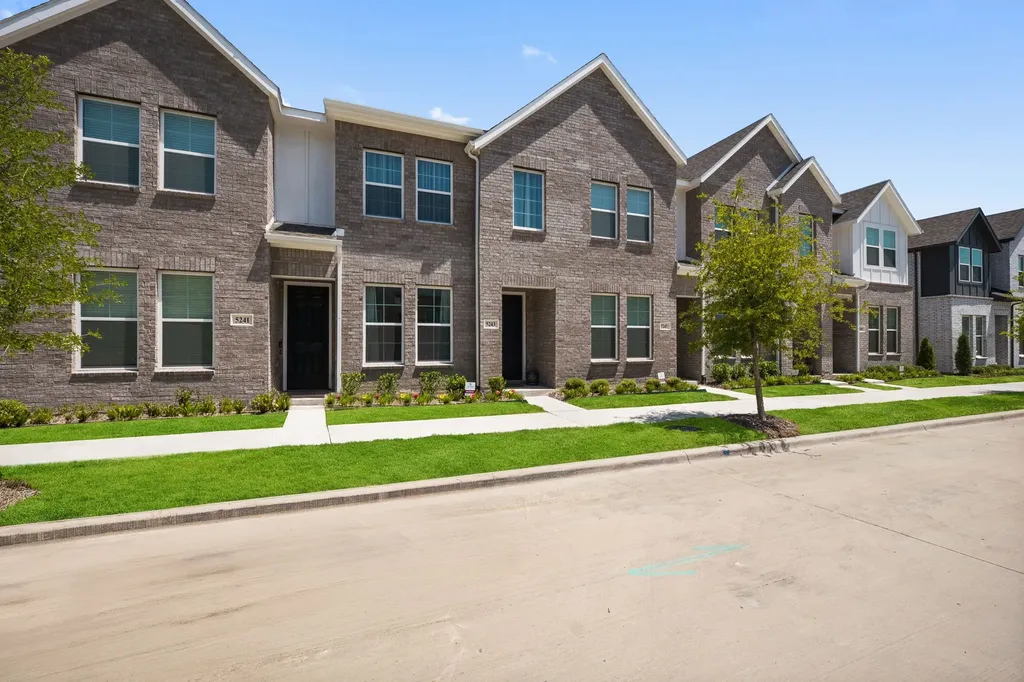 5243 Legacy Street Haltom City TX 76117