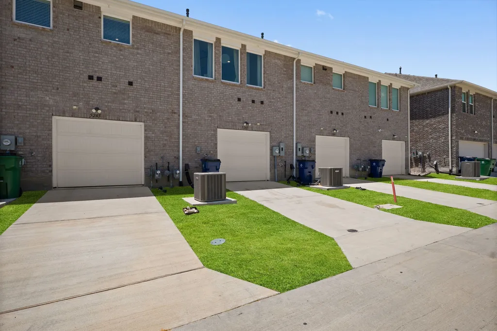 5243 Legacy Street Haltom City TX 76117