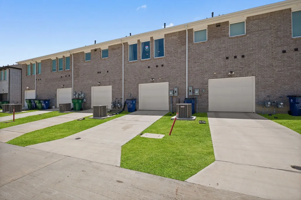 5243 Legacy Street Haltom City TX 76117