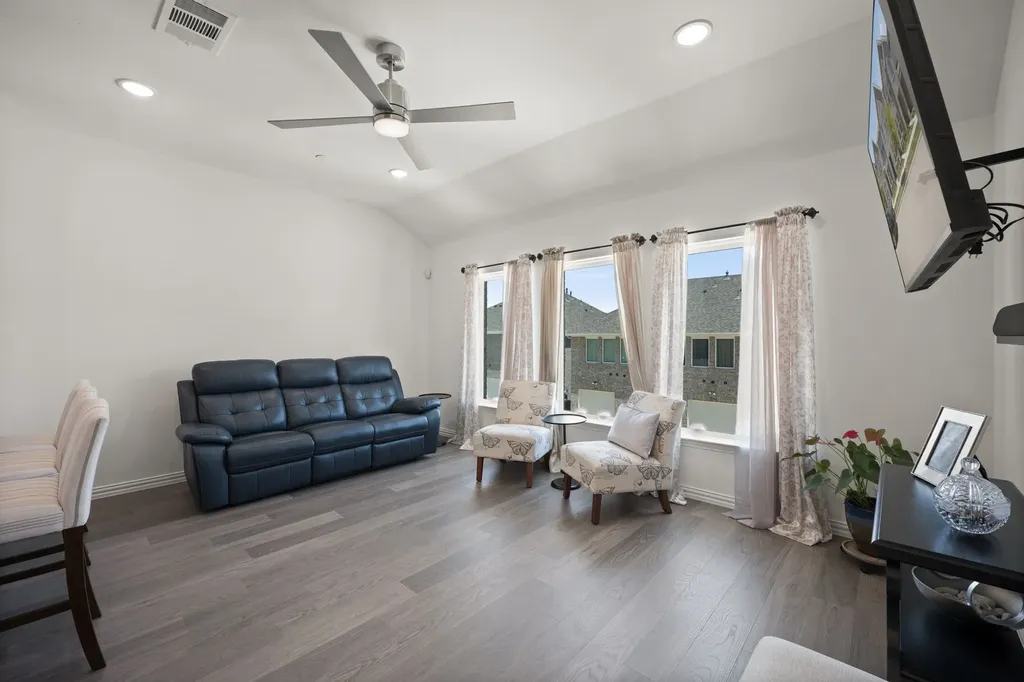 5243 Legacy Street Haltom City TX 76117