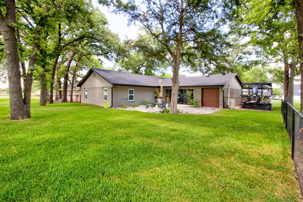 1118 Kiowa Drive W Gainesville TX 76240