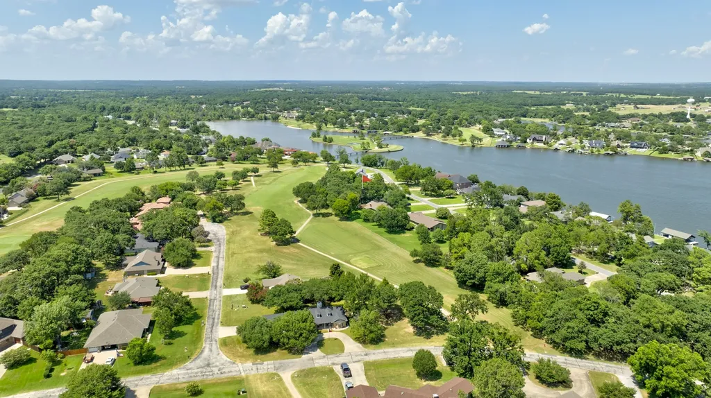 1118 Kiowa Drive W Gainesville TX 76240