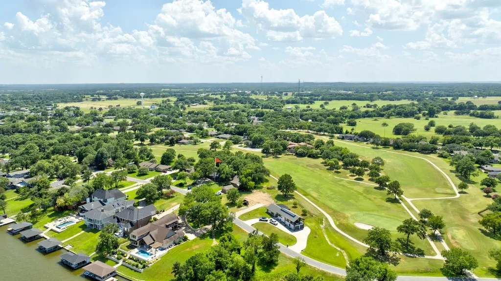 1118 Kiowa Drive W Gainesville TX 76240