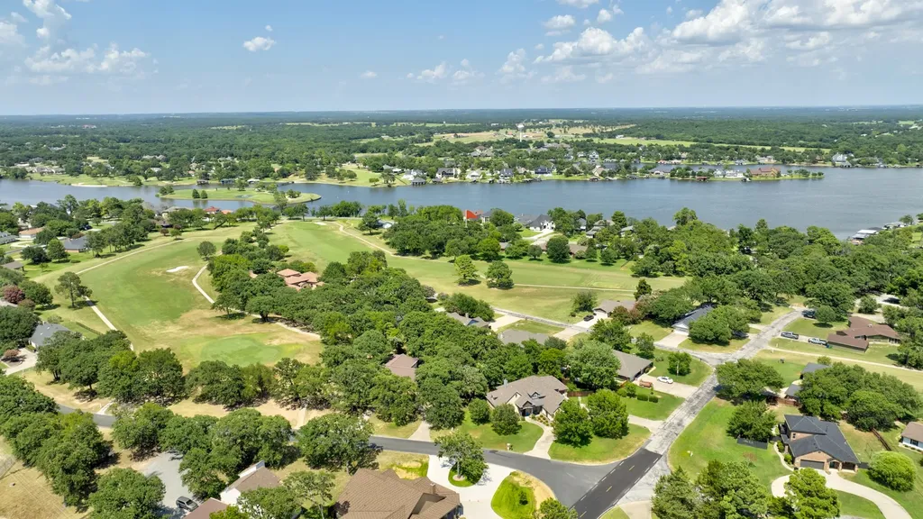 1118 Kiowa Drive W Gainesville TX 76240