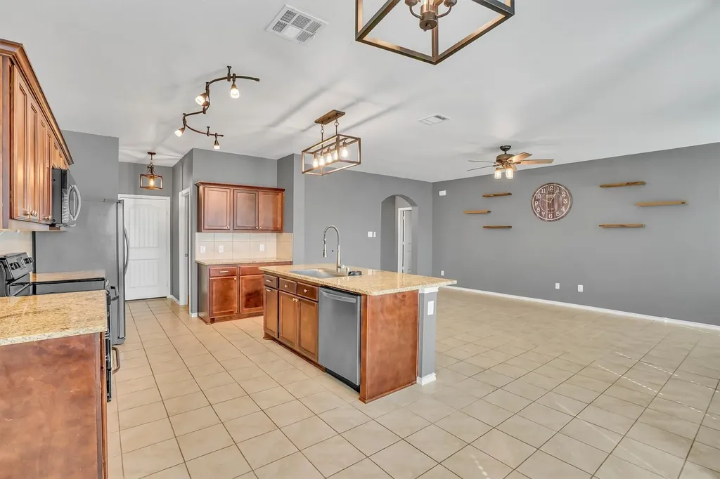 1535 Meadowlake Drive Waxahachie TX 75165