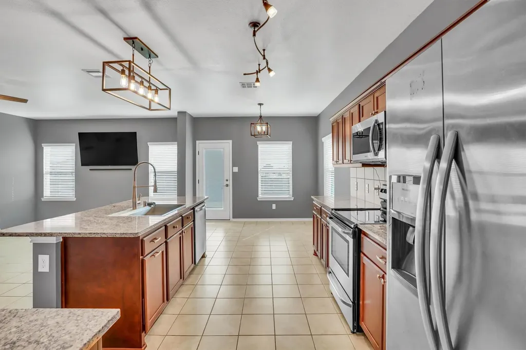 1535 Meadowlake Drive Waxahachie TX 75165