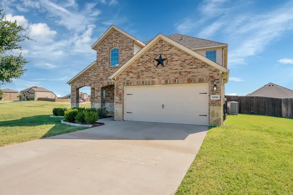 1535 Meadowlake Drive Waxahachie TX 75165