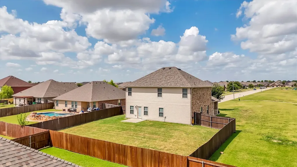 1535 Meadowlake Drive Waxahachie TX 75165