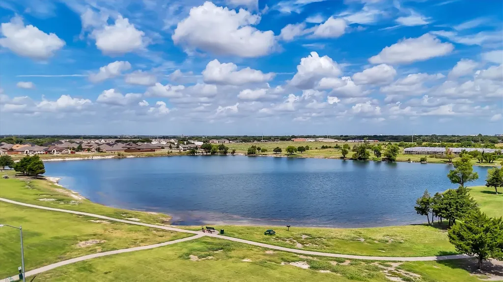 1535 Meadowlake Drive Waxahachie TX 75165
