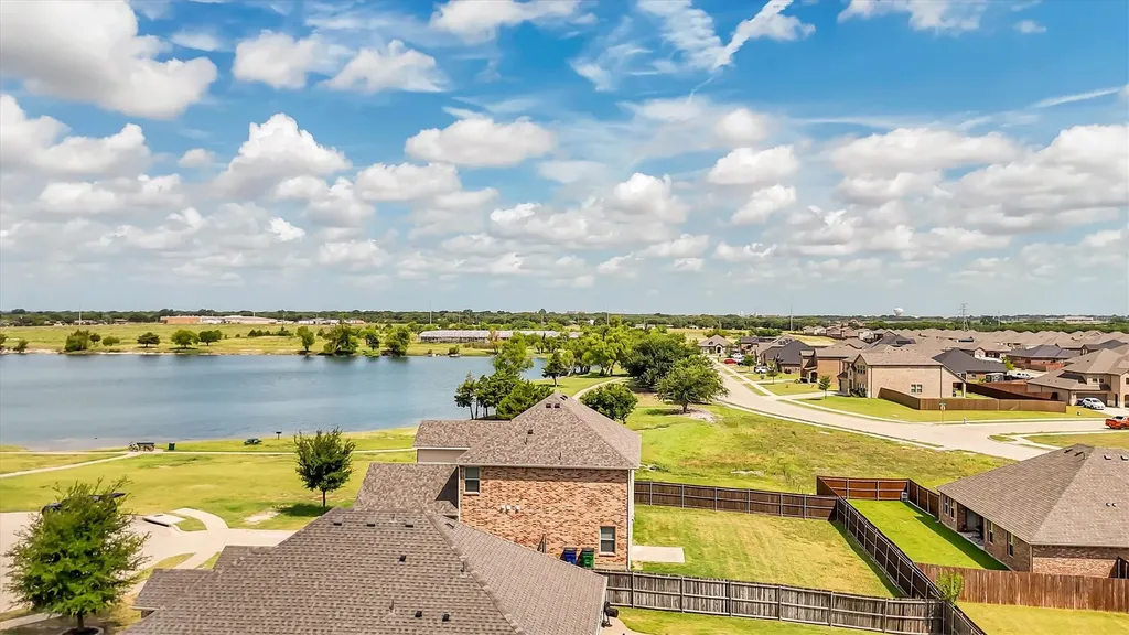 1535 Meadowlake Drive Waxahachie TX 75165