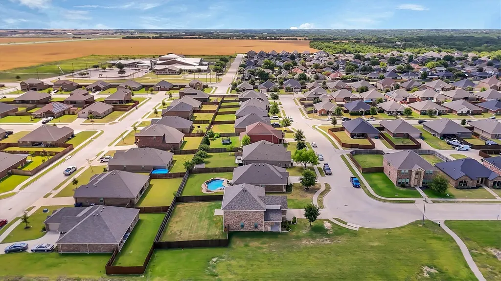 1535 Meadowlake Drive Waxahachie TX 75165