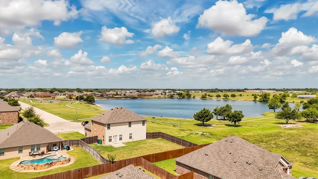 1535 Meadowlake Drive Waxahachie TX 75165