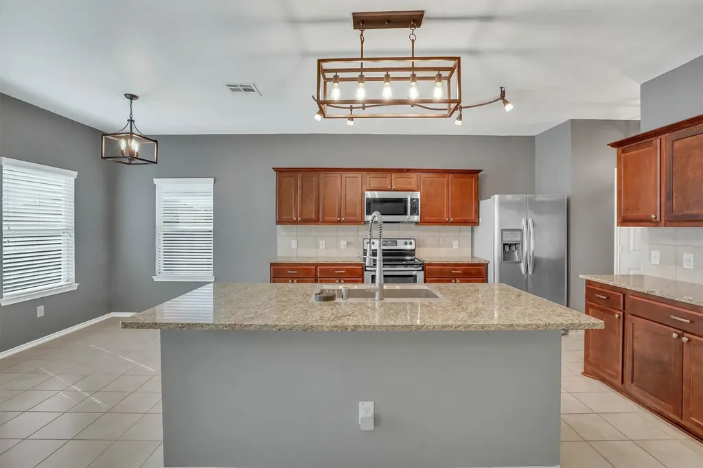 1535 Meadowlake Drive Waxahachie TX 75165