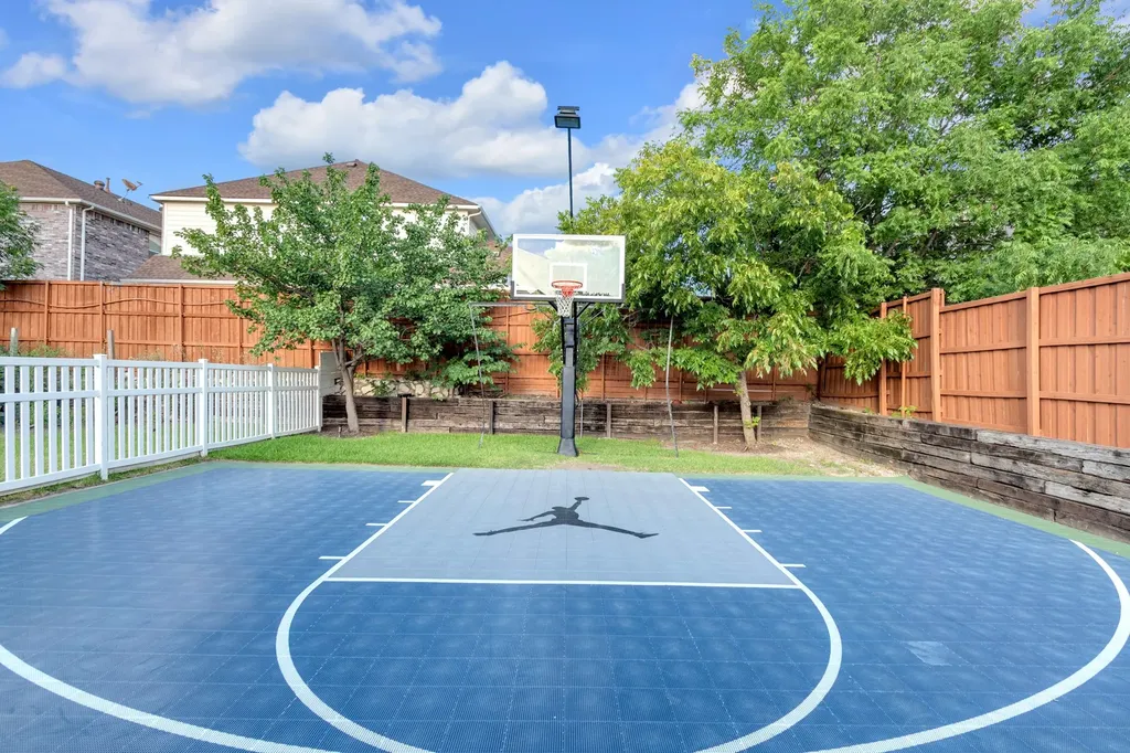 17324 Stedman Drive Dallas TX 75252