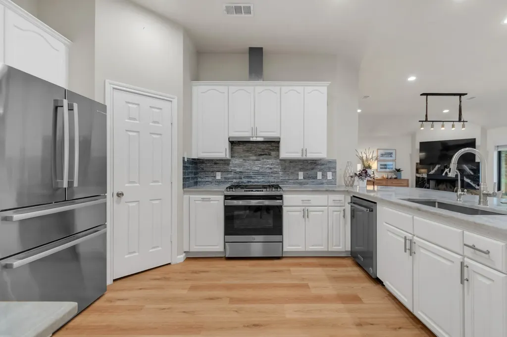 17324 Stedman Drive Dallas TX 75252