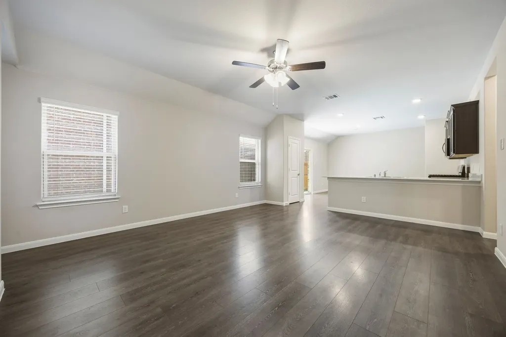 3921 Oak Creek Circle Denison TX 75020