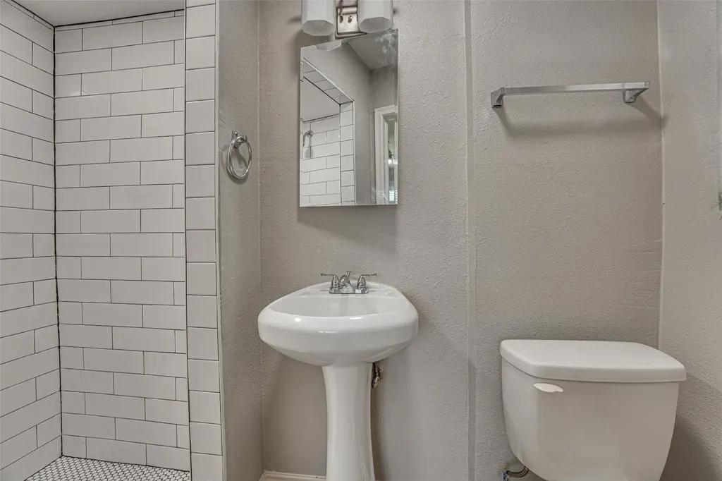 825 Branch Drive Garland TX 75041