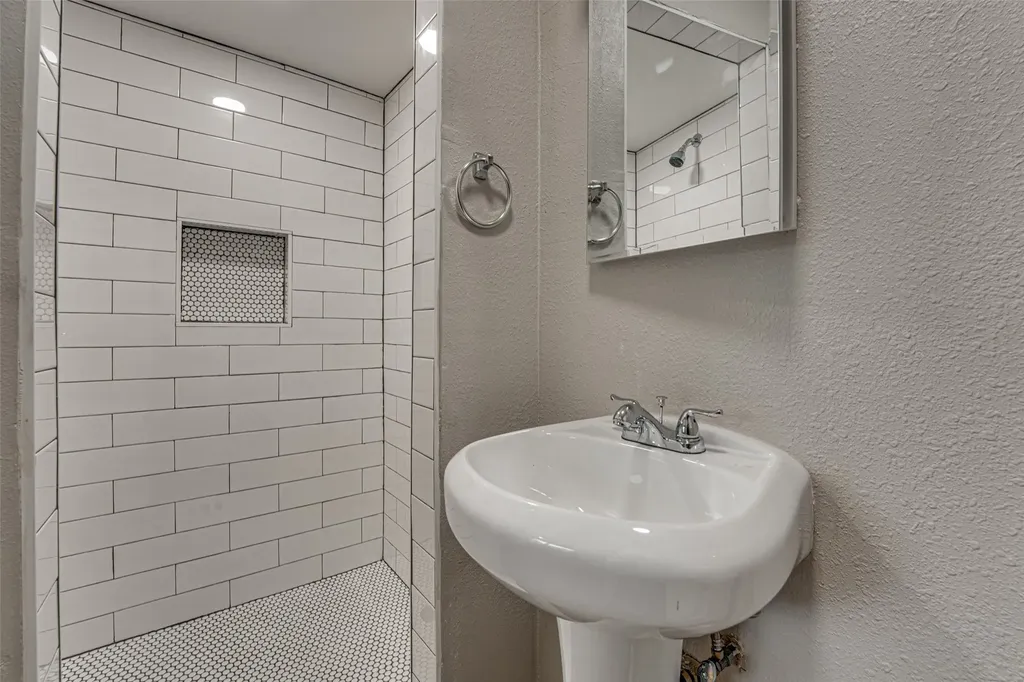 825 Branch Drive Garland TX 75041