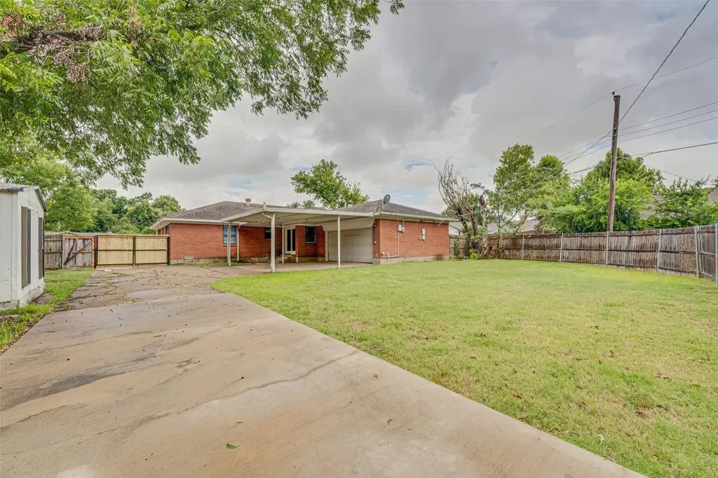 825 Branch Drive Garland TX 75041