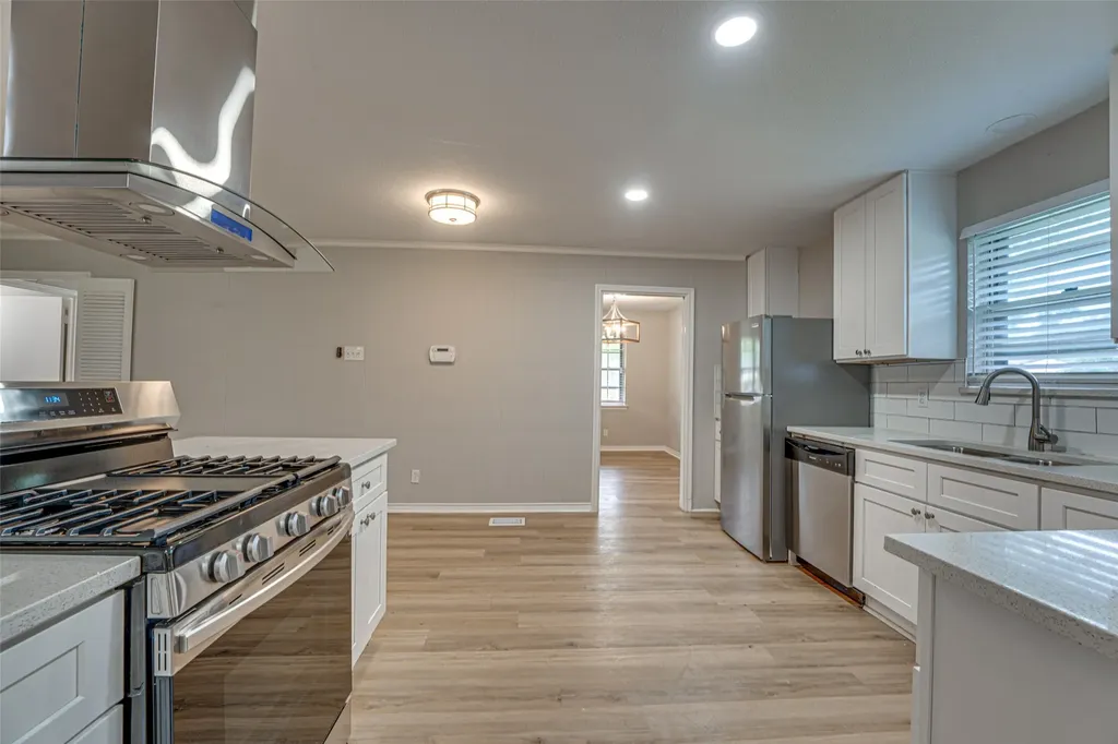 825 Branch Drive Garland TX 75041