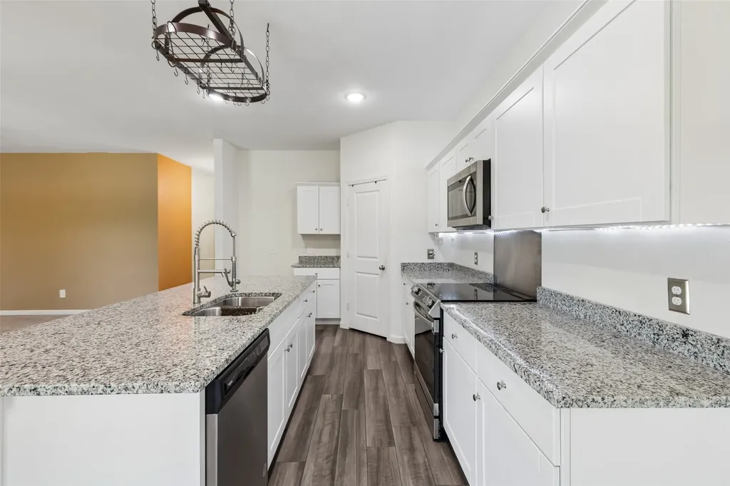 409 Stone Creek Boulevard Glenn Heights TX 75154