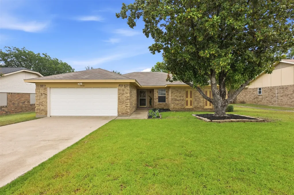 5536 Meadow Oak Street North Richland Hills TX 76180