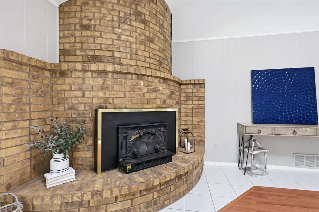 5536 Meadow Oak Street North Richland Hills TX 76180