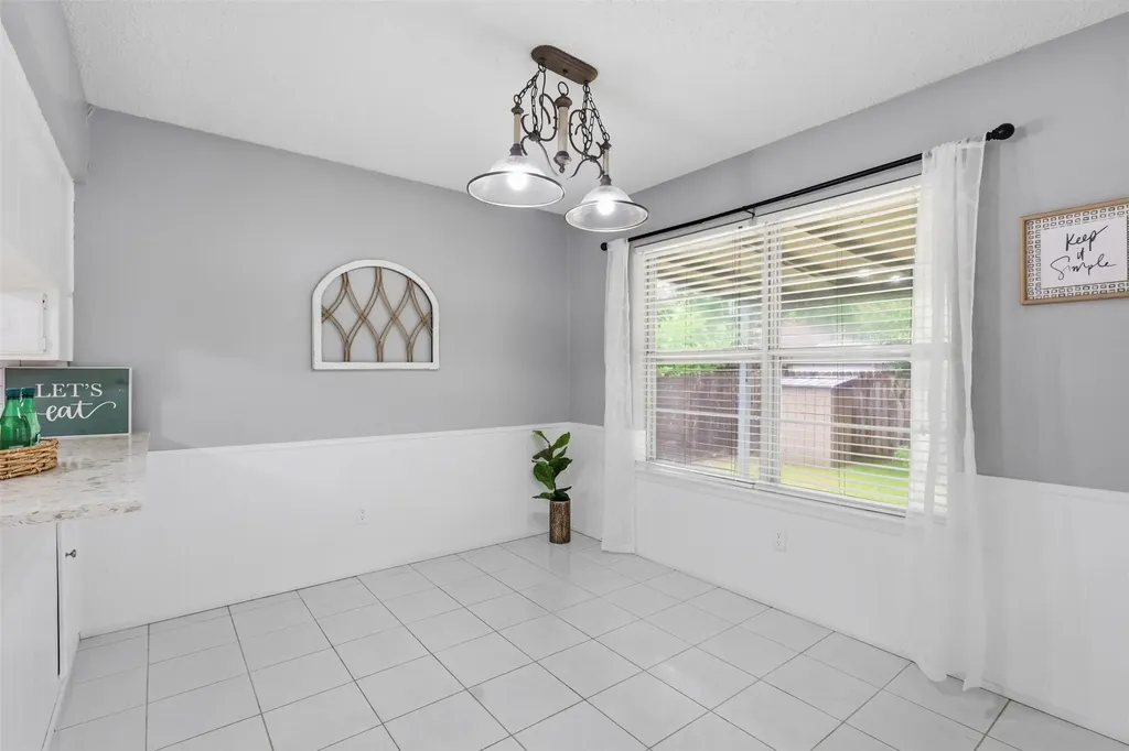 5536 Meadow Oak Street North Richland Hills TX 76180