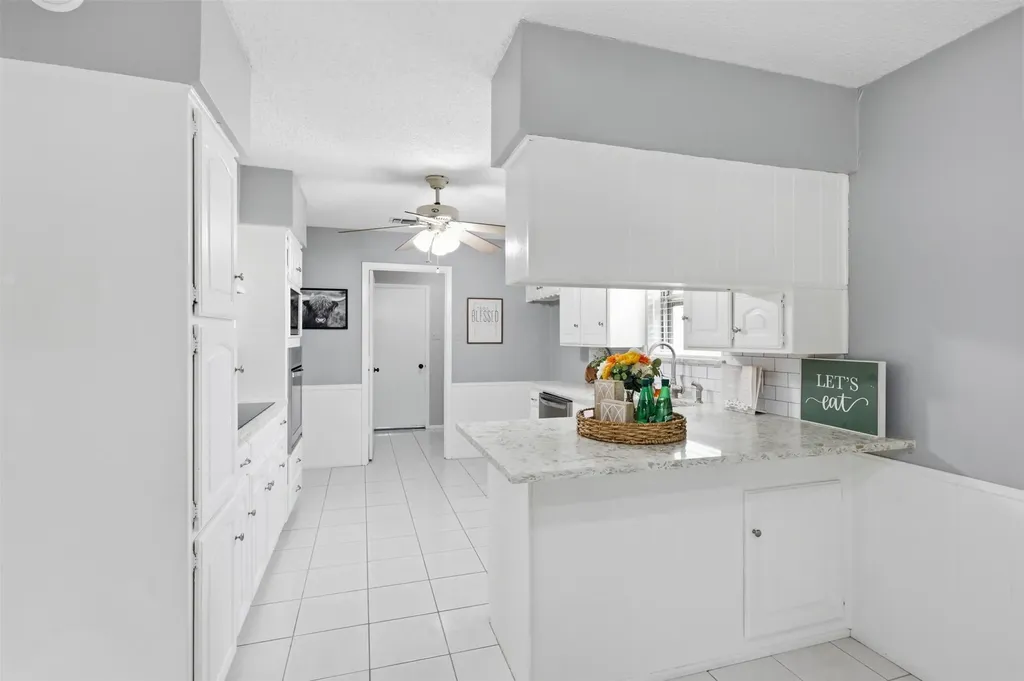5536 Meadow Oak Street North Richland Hills TX 76180