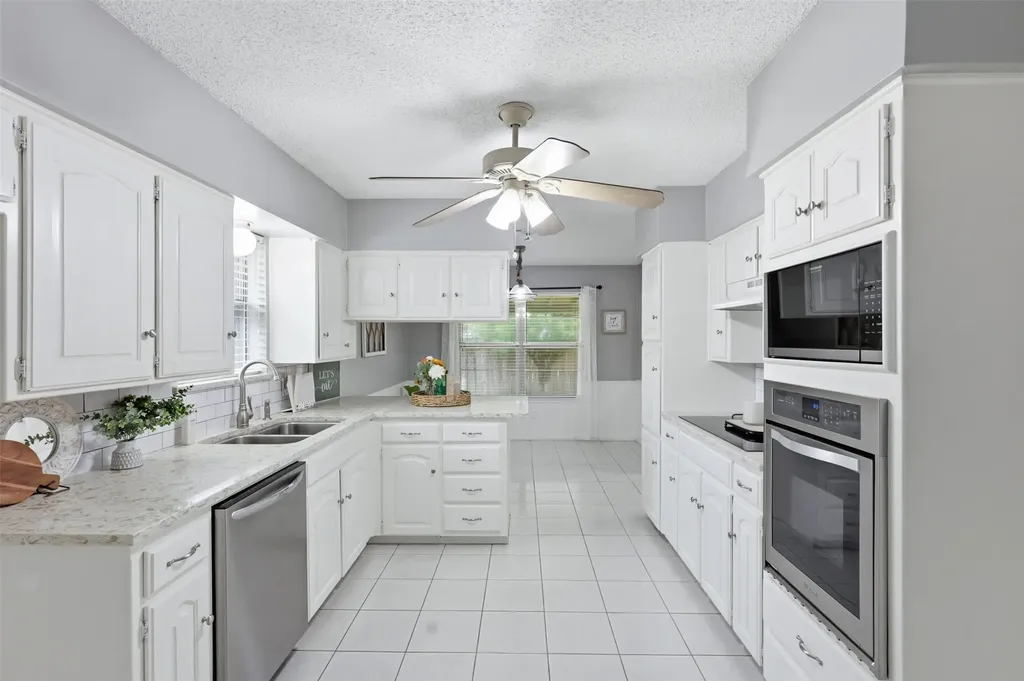5536 Meadow Oak Street North Richland Hills TX 76180