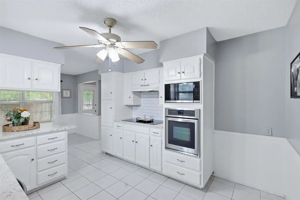 5536 Meadow Oak Street North Richland Hills TX 76180