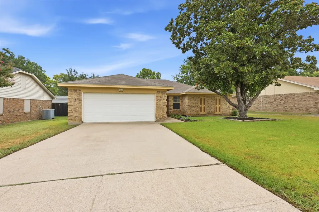 5536 Meadow Oak Street North Richland Hills TX 76180