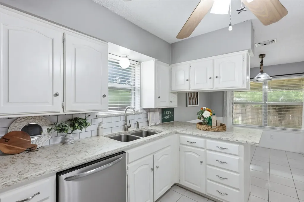 5536 Meadow Oak Street North Richland Hills TX 76180