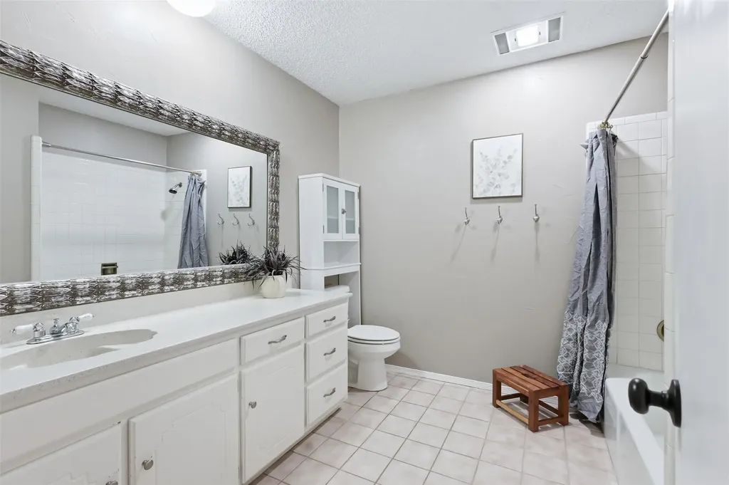 5536 Meadow Oak Street North Richland Hills TX 76180