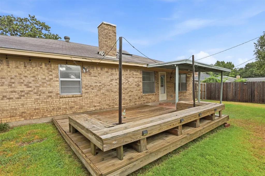 5536 Meadow Oak Street North Richland Hills TX 76180
