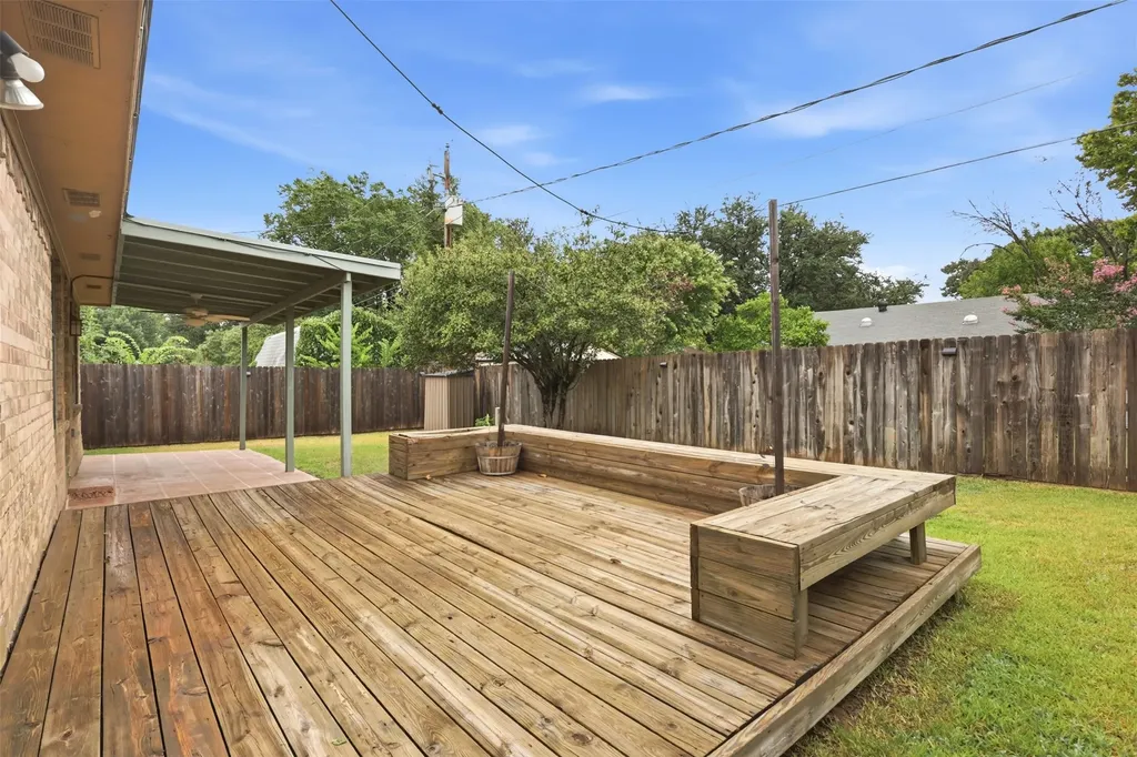 5536 Meadow Oak Street North Richland Hills TX 76180