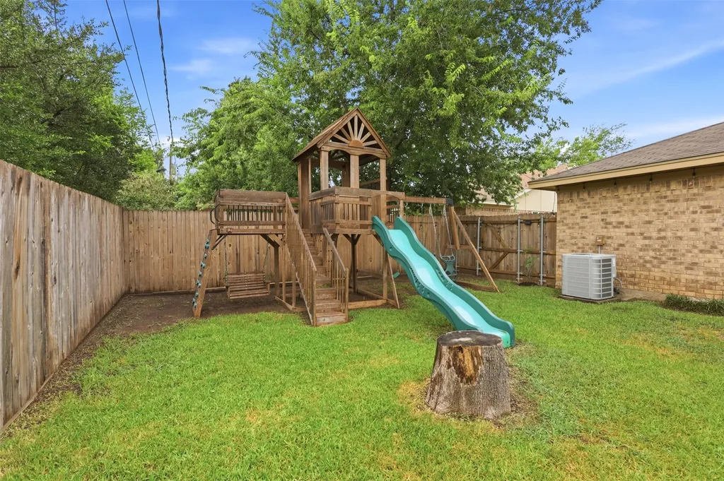5536 Meadow Oak Street North Richland Hills TX 76180
