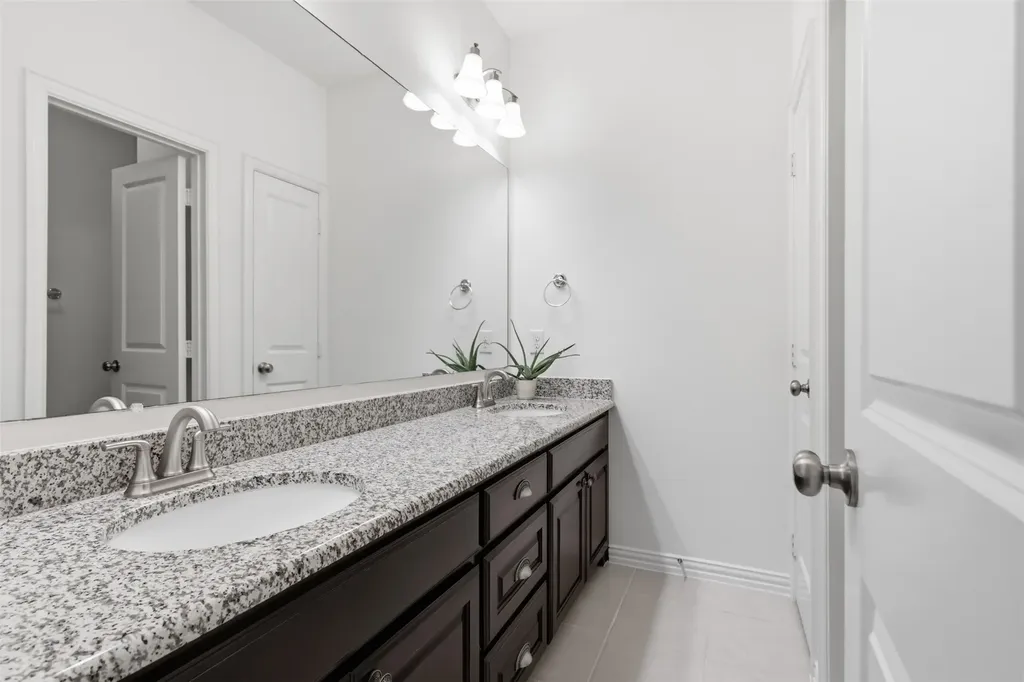 4625 Maverick Way Carrollton TX 75010