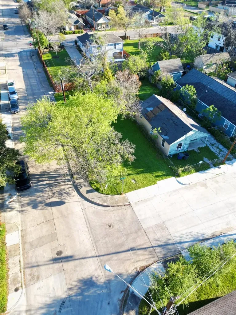 1525 Nomas Street Dallas TX 75212
