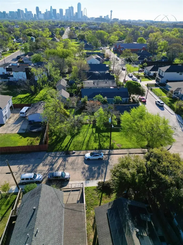 1525 Nomas Street Dallas TX 75212