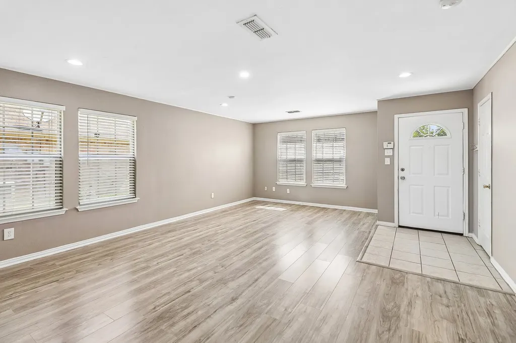503 Angela Lane Euless TX 76039