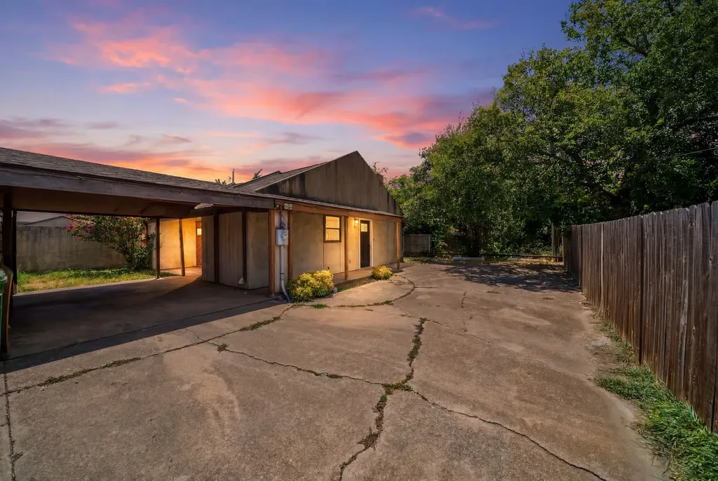 420 S Las Vegas Trail White Settlement TX 76108