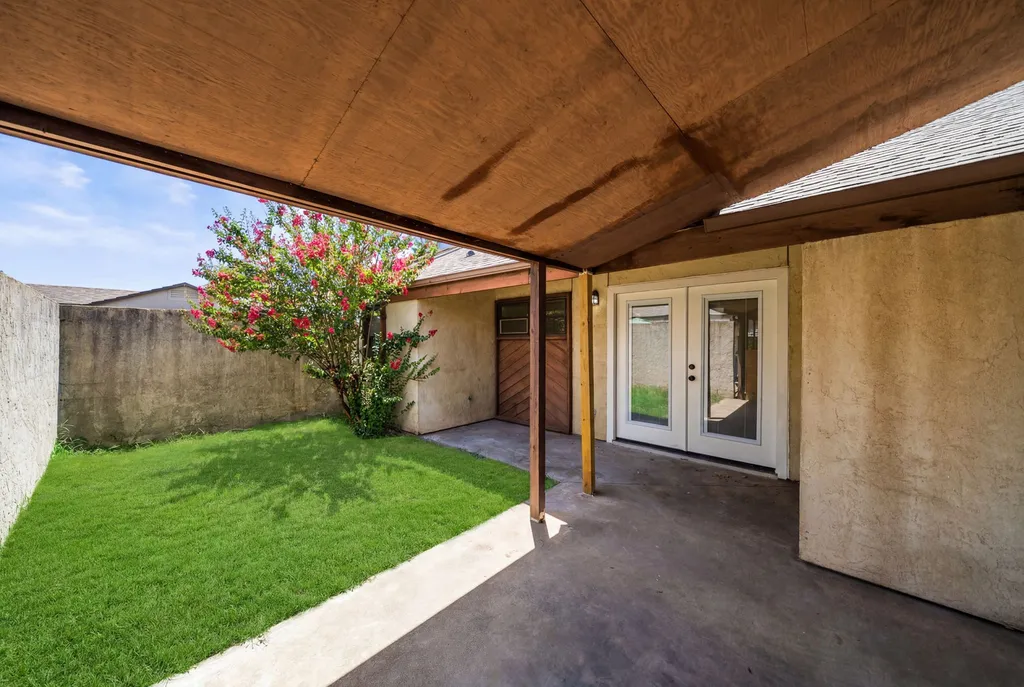 420 S Las Vegas Trail White Settlement TX 76108