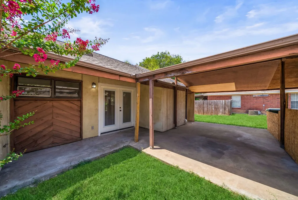 420 S Las Vegas Trail White Settlement TX 76108